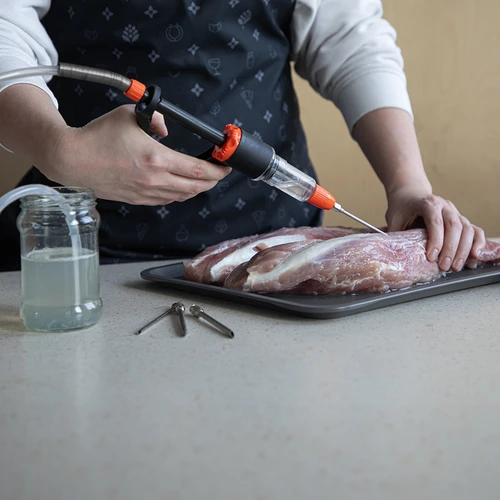 Iniettore per salumi semi-automatico con set di aghi e tubicino - 11
