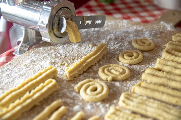 Biscotti con la macchina per la carne