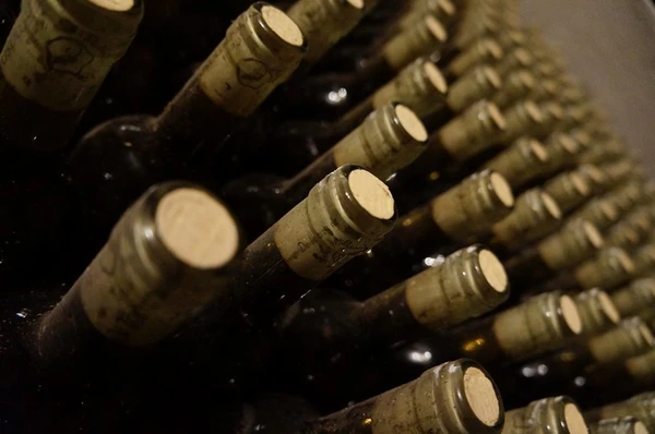 Come tappare il vino?