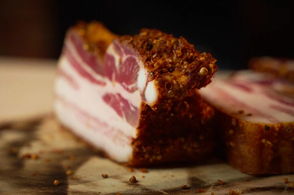 Pancetta affumicata in stile pastrami
