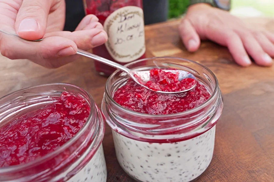 Browin Przepiśnik - Budino di chia al cocco con confettura di lamponi