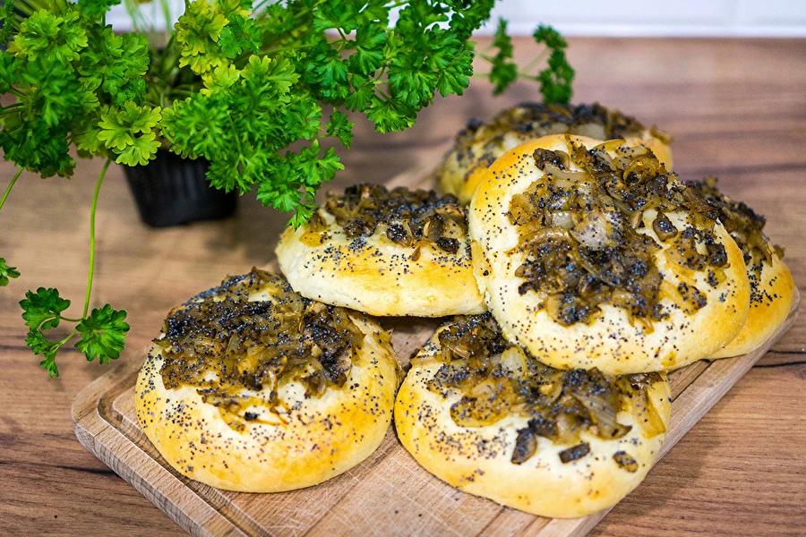 Browin Przepiśnik - Cebularze: panini lievitati con cipolla e champignon