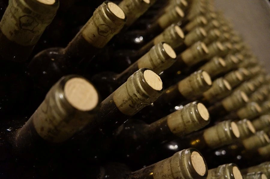Come tappare il vino?