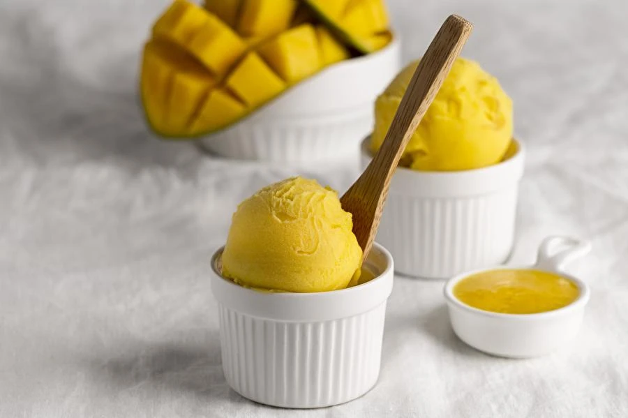 Sorbetto al mango rinfrescante - naturale, leggero e pieno di gusto!